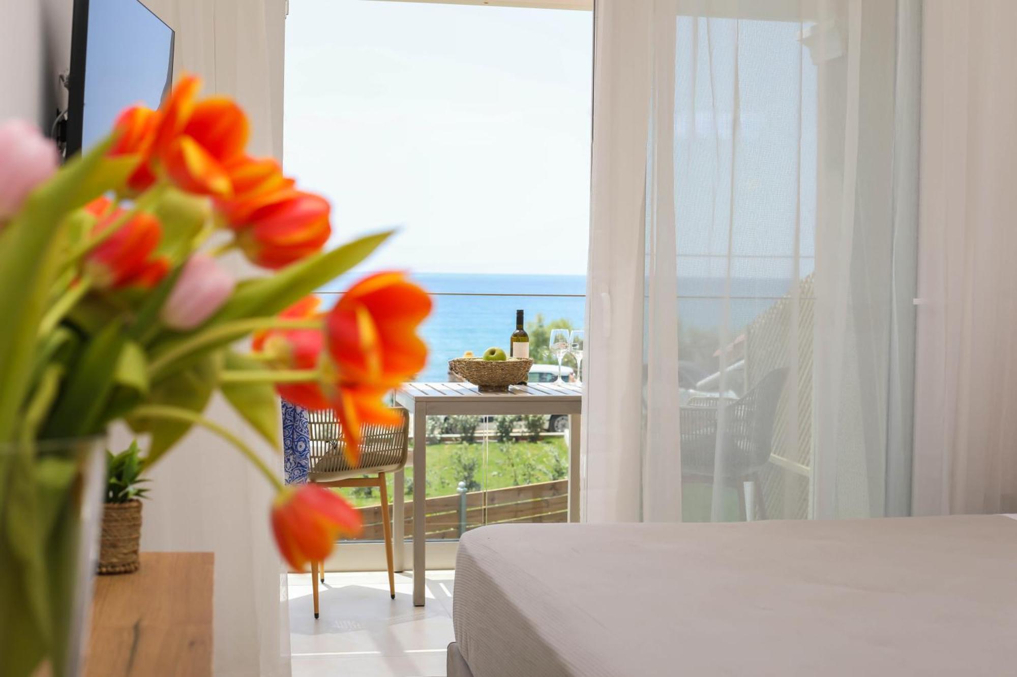 Magdachris Luxury Rooms Agios Georgios Pagon Exteriör bild